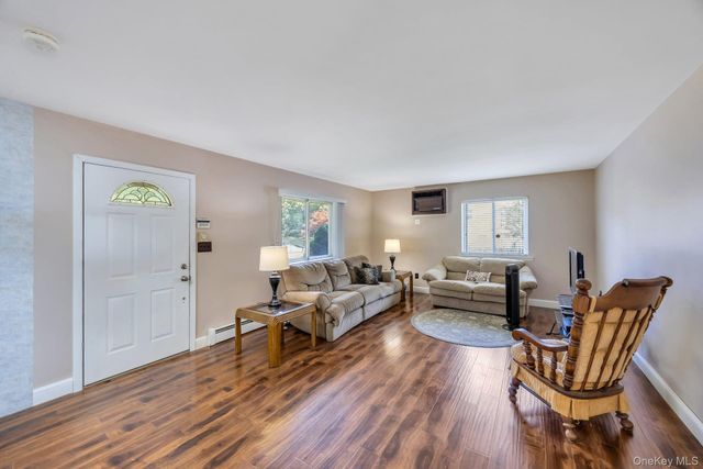 9 Daniel Court, Lake Ronkonkoma, NY 11779