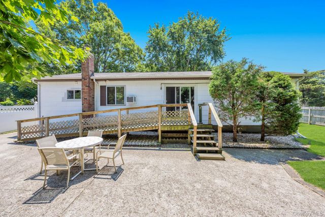 9 Daniel Court, Lake Ronkonkoma, NY 11779