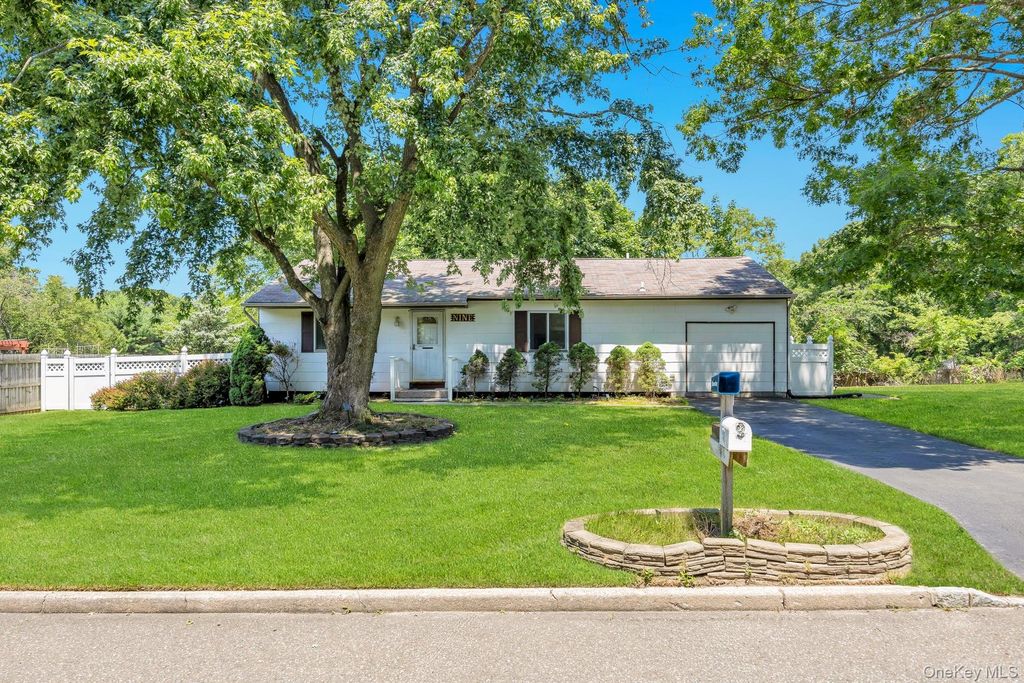 9 Daniel Court, Lake Ronkonkoma, NY 11779