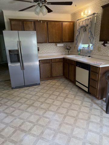 1369 Gip Manning Rd, Clarksville, TN 37042
