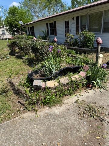 1369 Gip Manning Rd, Clarksville, TN 37042