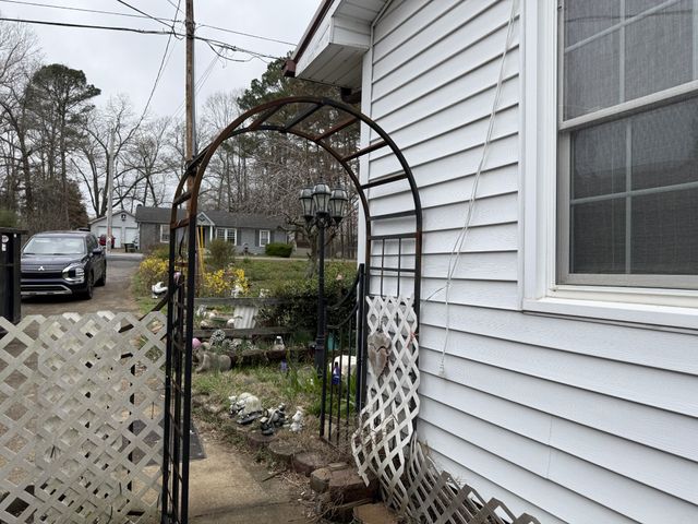 1369 Gip Manning Rd, Clarksville, TN 37042