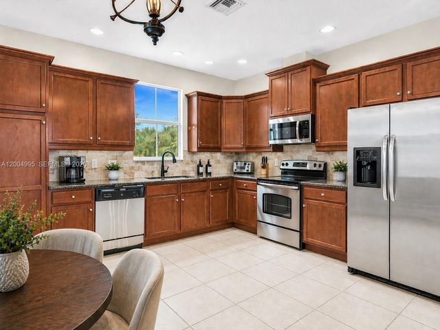 3071 Tortola Way, Cooper City, FL 33024