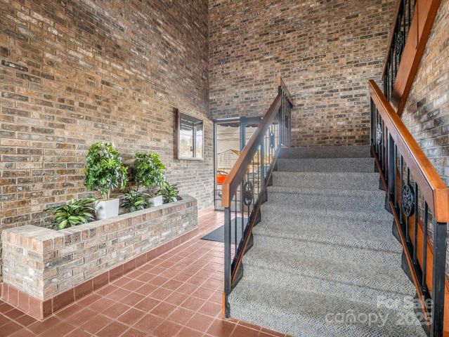 1612 Asheville Highway STE 4, Hendersonville, NC 28791