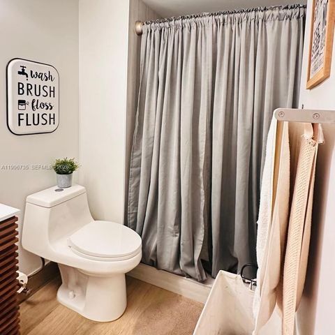 223 Lakeview Dr 204, Weston, FL 33326