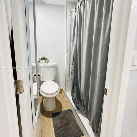 223 Lakeview Dr 204, Weston, FL 33326