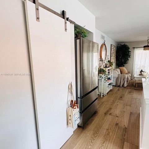 223 Lakeview Dr 204, Weston, FL 33326