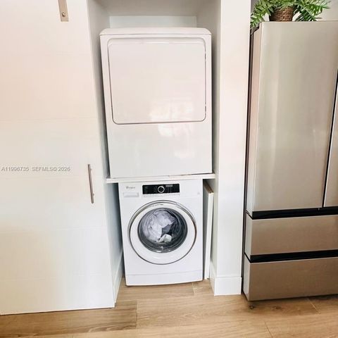 223 Lakeview Dr 204, Weston, FL 33326