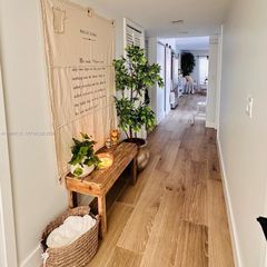 223 Lakeview Dr 204, Weston, FL 33326