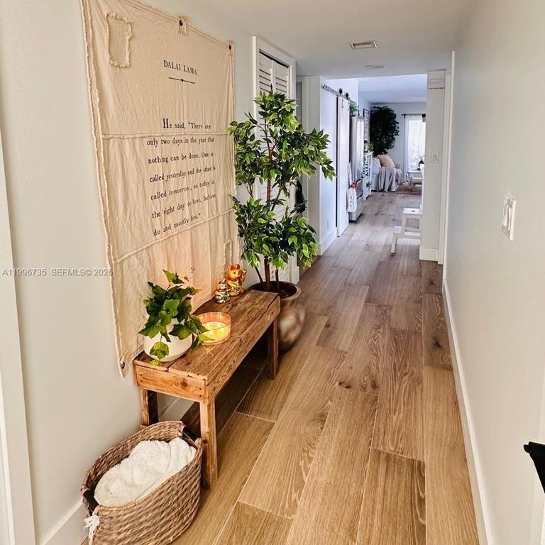 223 Lakeview Dr 204, Weston, FL 33326