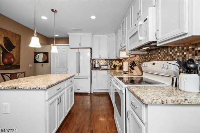 52 Manor Sq, Sparta Twp., NJ 07871