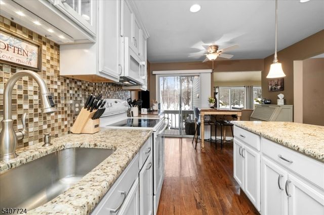 52 Manor Sq, Sparta Twp., NJ 07871