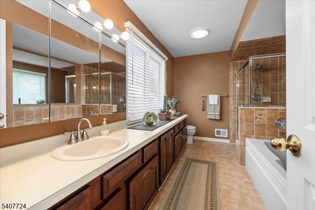 52 Manor Sq, Sparta Twp., NJ 07871