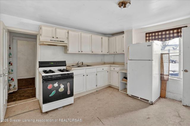 1054 N Cedar Street, Lansing, MI 48906