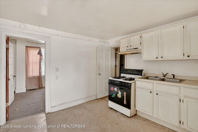 1054 N Cedar Street, Lansing, MI 48906