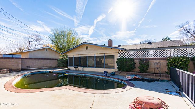 517 W Avenue J10, Lancaster, CA 93534