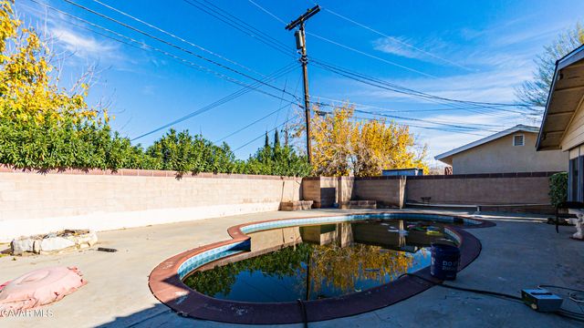 517 W Avenue J10, Lancaster, CA 93534