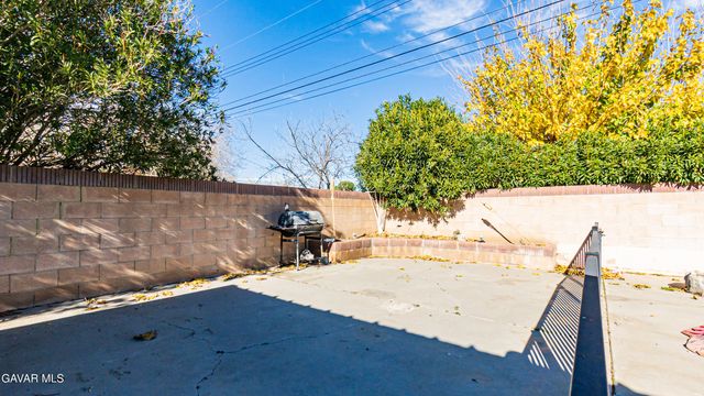 517 W Avenue J10, Lancaster, CA 93534