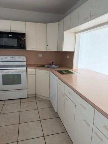 5601 COLLINS AV 607, Miami Beach, FL 33140