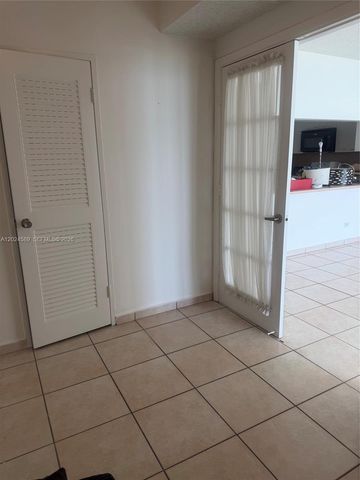 5601 COLLINS AV 607, Miami Beach, FL 33140