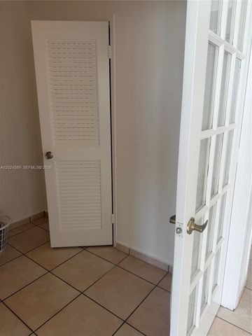 5601 COLLINS AV 607, Miami Beach, FL 33140
