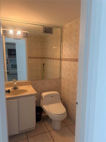 5601 COLLINS AV 607, Miami Beach, FL 33140