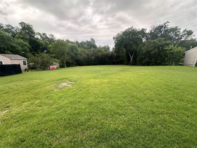 9538 Peninsula Drive, Dallas, TX 75218