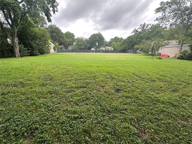 9538 Peninsula Drive, Dallas, TX 75218