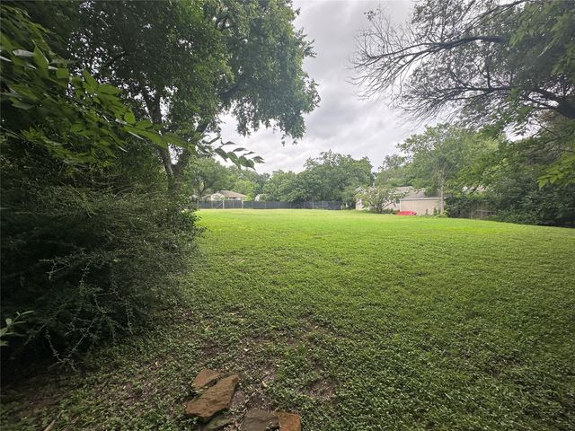 9538 Peninsula Drive, Dallas, TX 75218