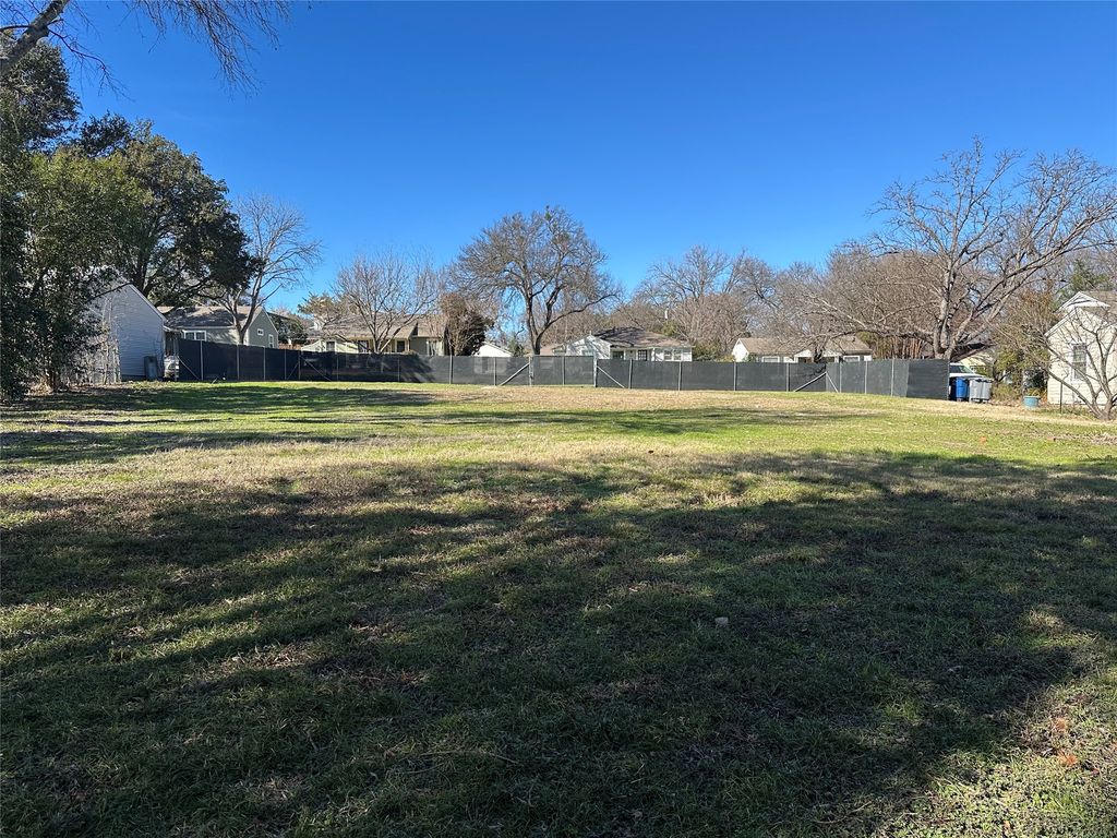9538 Peninsula Drive, Dallas, TX 75218
