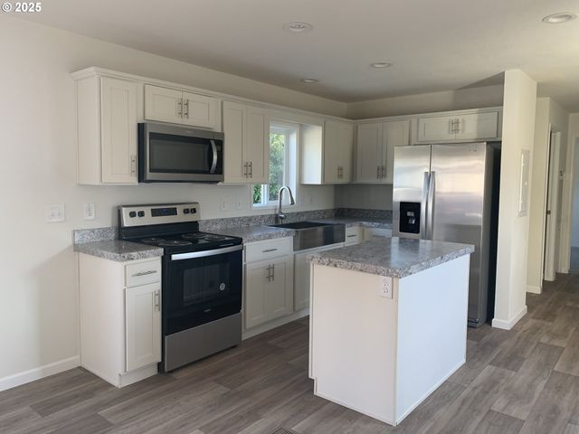 69127 Wildwood Rd 17, North Bend, OR 97459