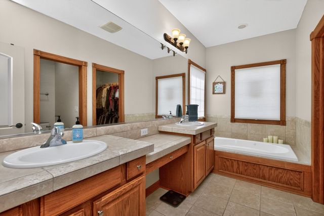 1737 Ashwood Drive SW, Altoona, IA 50009