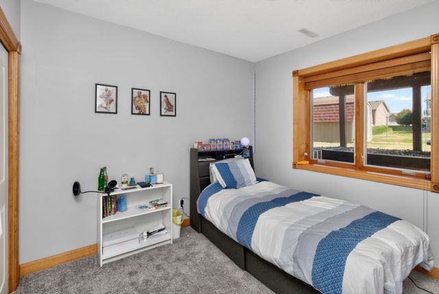 1737 Ashwood Drive SW, Altoona, IA 50009