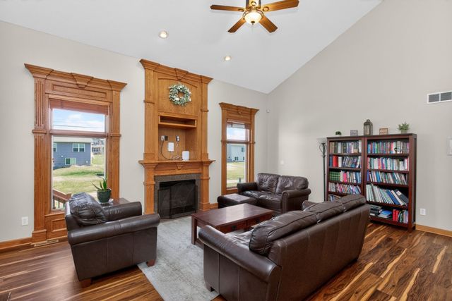 1737 Ashwood Drive SW, Altoona, IA 50009