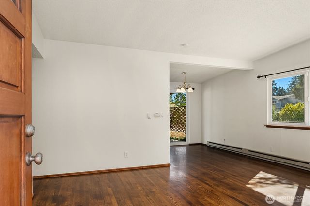 24924 35th Avenue S, Kent, WA 98032