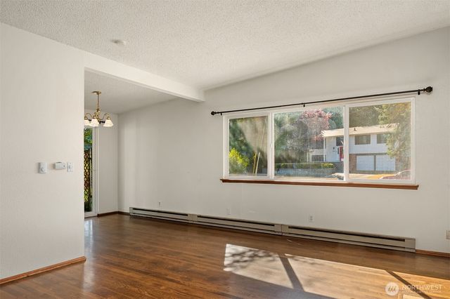 24924 35th Avenue S, Kent, WA 98032