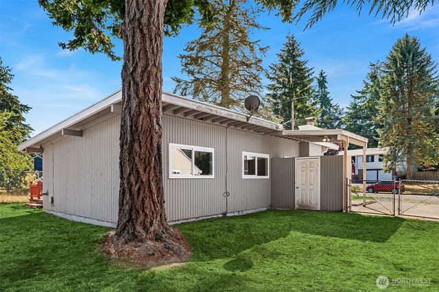 24924 35th Avenue S, Kent, WA 98032
