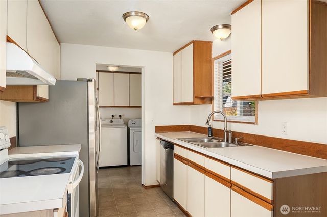 24924 35th Avenue S, Kent, WA 98032