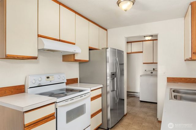 24924 35th Avenue S, Kent, WA 98032