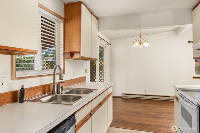 24924 35th Avenue S, Kent, WA 98032