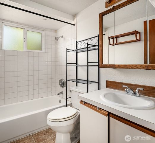 24924 35th Avenue S, Kent, WA 98032