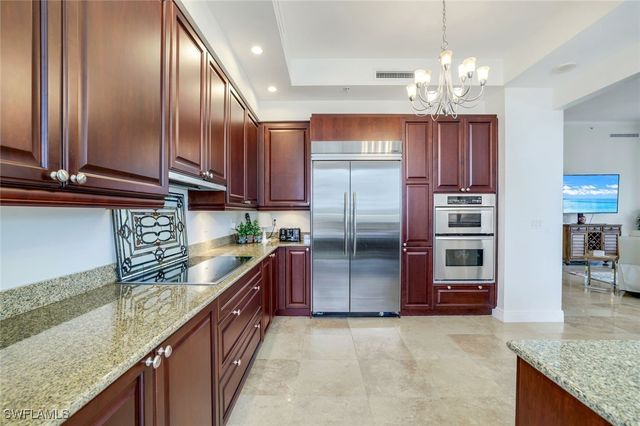 1050 Borghese LN 106, Naples, FL 34114