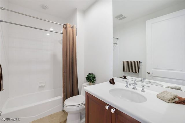 1050 Borghese LN 106, Naples, FL 34114