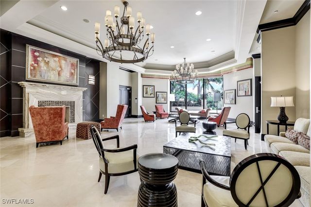 1050 Borghese LN 106, Naples, FL 34114