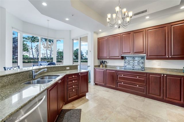 1050 Borghese LN 106, Naples, FL 34114