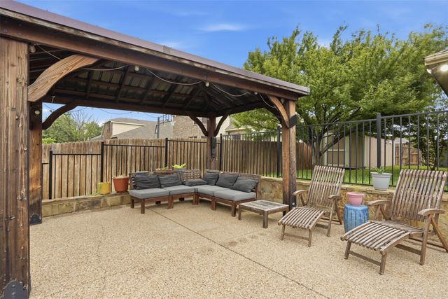 5605 Southern Hills Drive, North Richland Hills, TX 76180