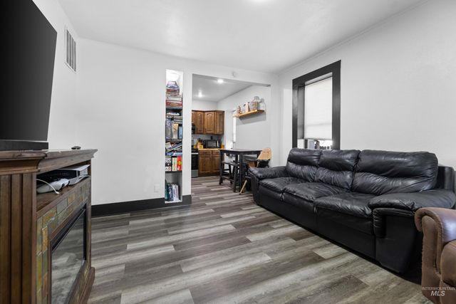 215 S Diamond St, Nampa, ID 83686