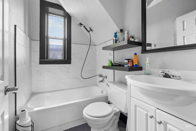215 S Diamond St, Nampa, ID 83686