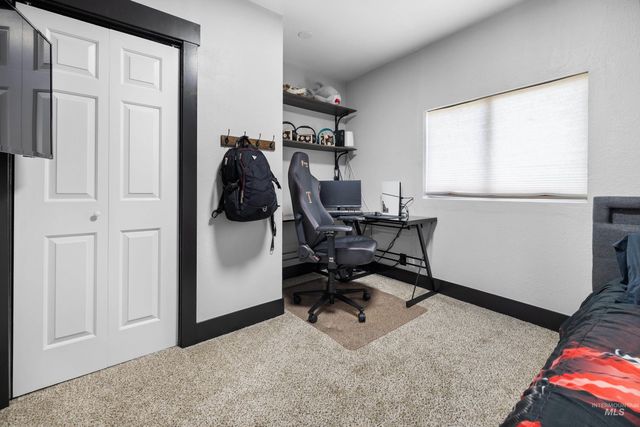 215 S Diamond St, Nampa, ID 83686