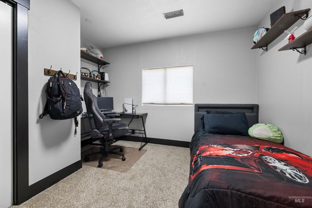 215 S Diamond St, Nampa, ID 83686